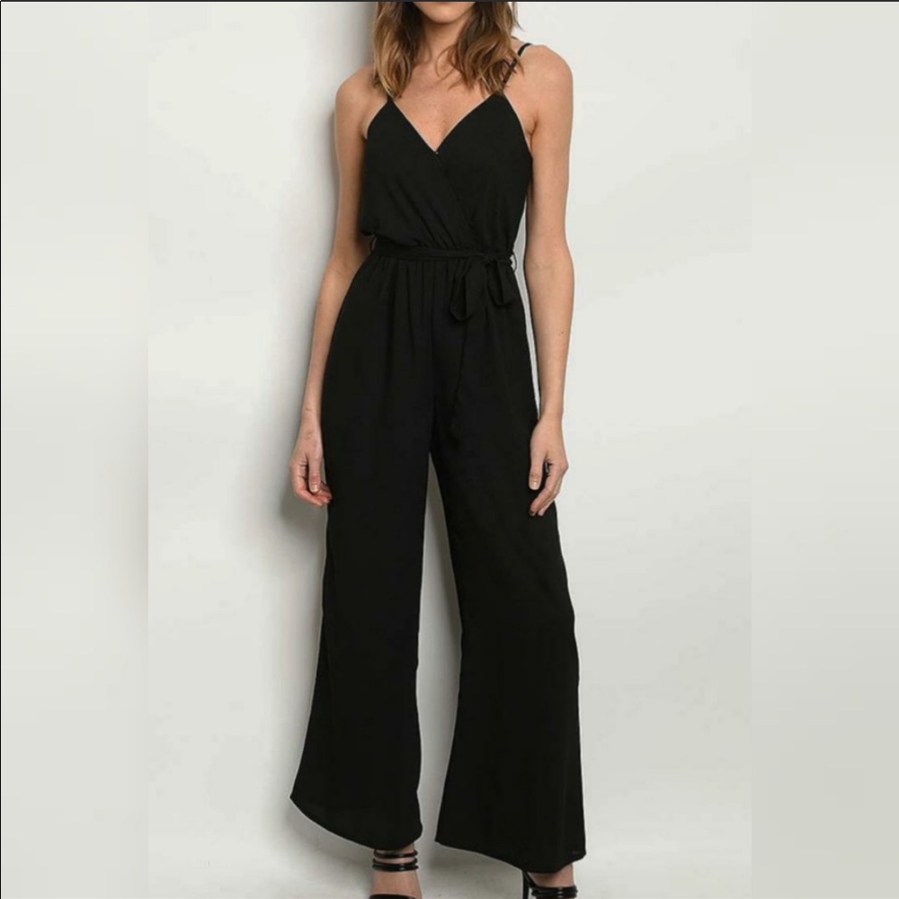 NWT Avallable by Angel Fashion